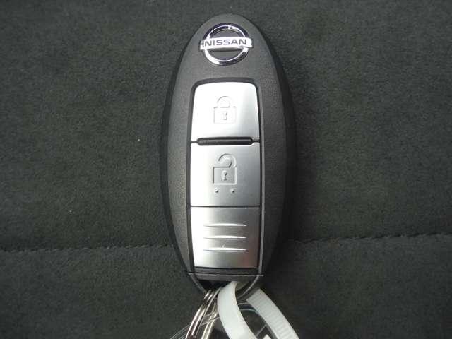 ノート ｅ－パワーニスモ　スマートルームミラー／前後ドライブレコーダー／７インチナビ／エマージェンシーブレーキ／アラウンドビューモニター／１６インチアルミホイール（17枚目）