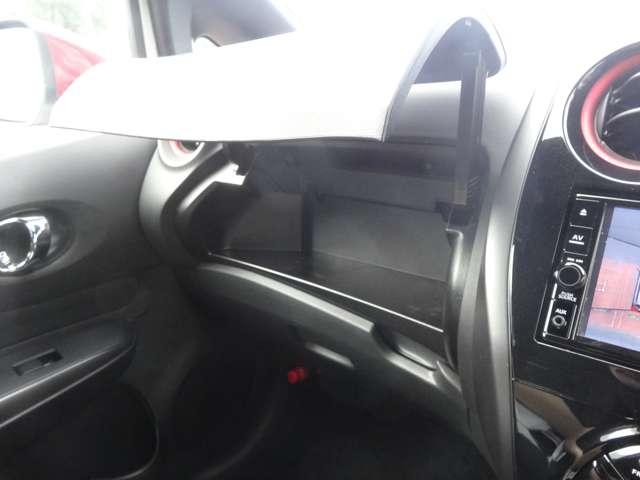 ノート ｅ－パワーニスモ　スマートルームミラー／前後ドライブレコーダー／７インチナビ／エマージェンシーブレーキ／アラウンドビューモニター／１６インチアルミホイール（19枚目）