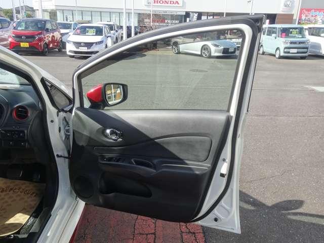 ノート ｅ－パワーニスモ　スマートルームミラー／前後ドライブレコーダー／７インチナビ／エマージェンシーブレーキ／アラウンドビューモニター／１６インチアルミホイール（20枚目）