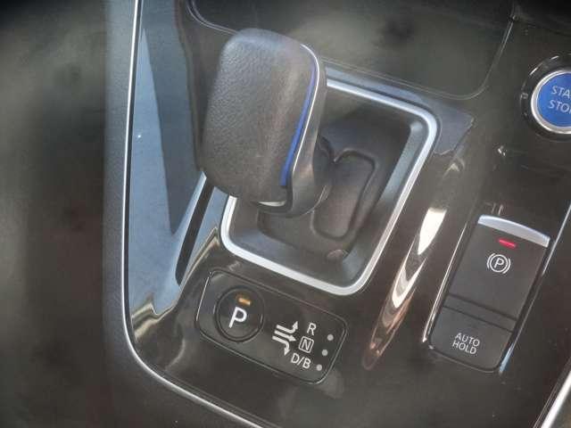 セレナ ｅ－パワー　ハイウェイスターＶ　１０インチナビ／エマージェンシーブレーキ／アラウンドビューモニター／プロパイロット／ＬＥＤヘッドライト／１５インチアルミホイール／ＥＴＣ（12枚目）