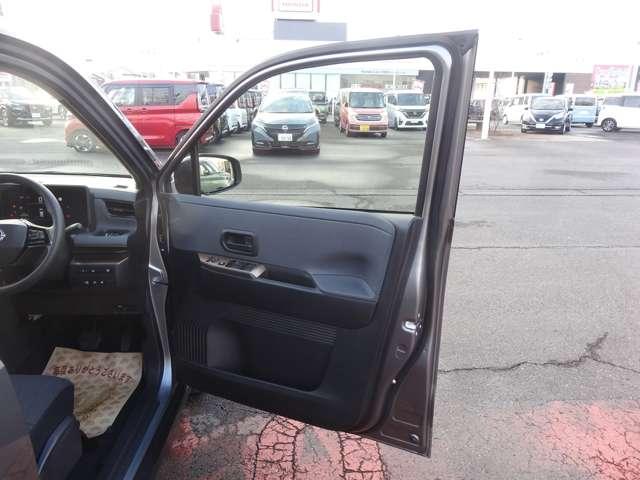 �^�]�ȃh�A��