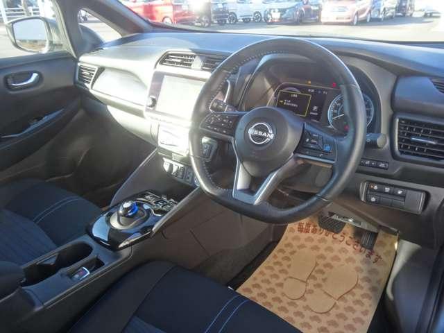 リーフ Ｘ　Ｖセレクション　プロパイロット／スマートルームミラー／エマージェンシーブレーキ／アラウンドビューモニター／ＬＥＤヘッドライト／メーカー９インチナビ（7枚目）