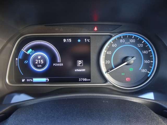 リーフ Ｘ　Ｖセレクション　プロパイロット／スマートルームミラー／エマージェンシーブレーキ／アラウンドビューモニター／ＬＥＤヘッドライト／メーカー９インチナビ（8枚目）