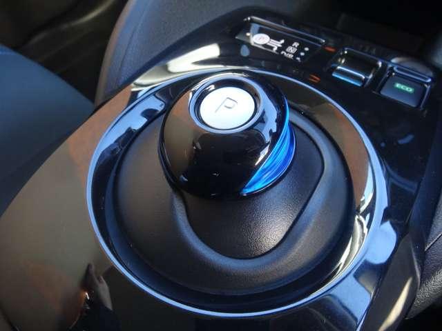 リーフ Ｘ　Ｖセレクション　プロパイロット／スマートルームミラー／エマージェンシーブレーキ／アラウンドビューモニター／ＬＥＤヘッドライト／メーカー９インチナビ（17枚目）