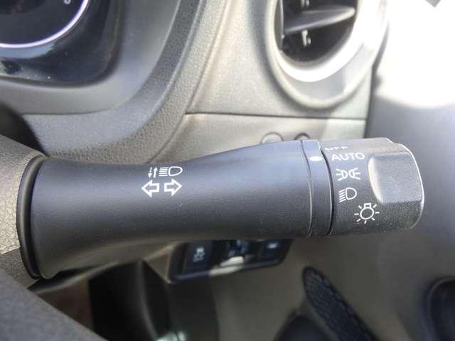 ノート １．２　Ｘ　ＤＩＧ－Ｓ　Ｖセレクション　プラスセーフティ　アラウンドビューモニター／カロッツェリア７　地デジＴＶ　パワーウィンドウ　パワステ　車線逸脱警告　ｉ－ｓｔｏｐ　リアカメラ　スマートキー＆プッシュスタート　ワンオーナー車　盗難防止システム　ＴＶナビ（12枚目）