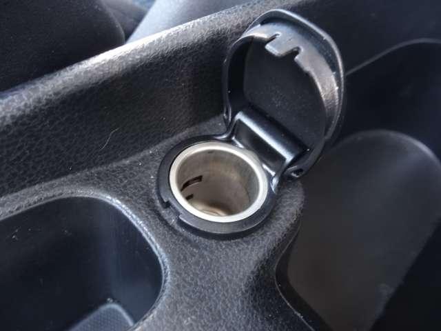 ノート １．２　Ｘ　ＤＩＧ－Ｓ　Ｖセレクション　プラスセーフティ　アラウンドビューモニター／カロッツェリア７　地デジＴＶ　パワーウィンドウ　パワステ　車線逸脱警告　ｉ－ｓｔｏｐ　リアカメラ　スマートキー＆プッシュスタート　ワンオーナー車　盗難防止システム　ＴＶナビ（21枚目）