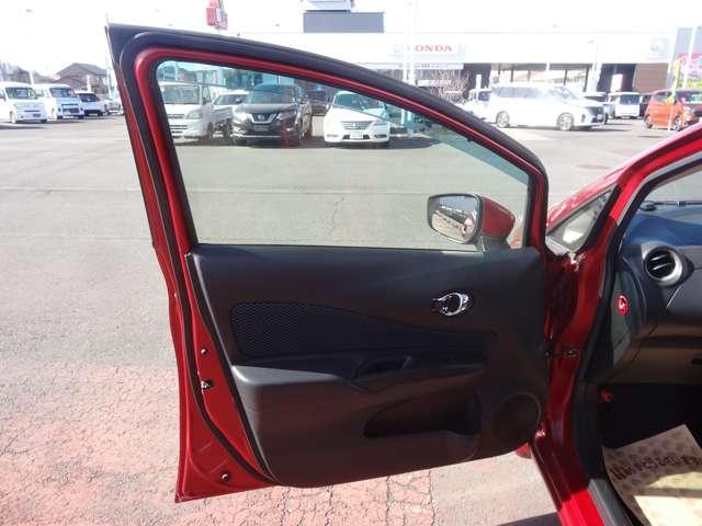 ノート １．２　Ｘ　ＤＩＧ－Ｓ　Ｖセレクション　プラスセーフティ　アラウンドビューモニター／カロッツェリア７　地デジＴＶ　パワーウィンドウ　パワステ　車線逸脱警告　ｉ－ｓｔｏｐ　リアカメラ　スマートキー＆プッシュスタート　ワンオーナー車　盗難防止システム　ＴＶナビ（25枚目）