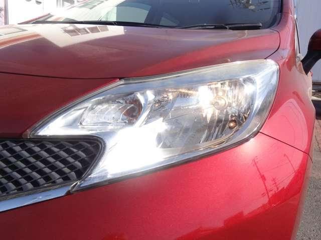 ノート １．２　Ｘ　ＤＩＧ－Ｓ　Ｖセレクション　プラスセーフティ　アラウンドビューモニター／カロッツェリア７　地デジＴＶ　パワーウィンドウ　パワステ　車線逸脱警告　ｉ－ｓｔｏｐ　リアカメラ　スマートキー＆プッシュスタート　ワンオーナー車　盗難防止システム　ＴＶナビ（27枚目）