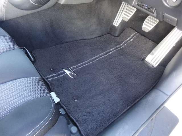 フェアレディＺ ベースグレード　６速ＭＴ　社外ナビ　ストラーダＣＮ－ＲＥ０６Ｄ　　サイドステップ　リアアンダースポイラー　バックカメラ　ＥＴＣ　純正１８インチアルミホイール　禁煙車（36枚目）