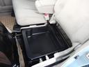 助手席足元にも収納スペース有ります☆