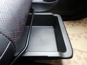 助手席下に収納スペースあります!