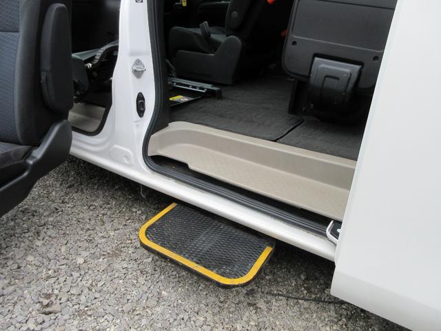 セレナ ２０Ｓ　アンシャンテ　助手席スライドアップシート　オートステップ送迎タイプ（12枚目）