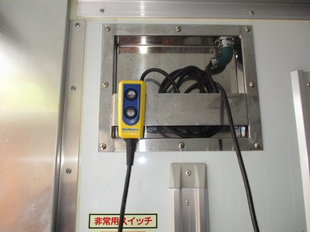 デュトロ １．８５ｔ　フルジャストロー　冷蔵冷凍　垂直ゲート　ＡＴ車　ナビ　バックカメラ　－３０℃設定　ゲート昇降荷重８００Ｋｇ（8枚目）