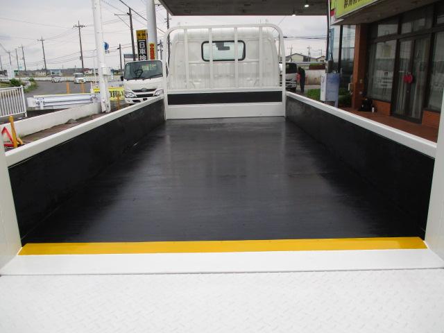 トヨエース ２ｔ　ロング　ジャストロー　垂直ゲート　ラジコン付　ＡＴ車　衝突被害軽減ブレーキ　車線逸脱警報装置　ゲート昇降荷重８００Ｋｇ（4枚目）