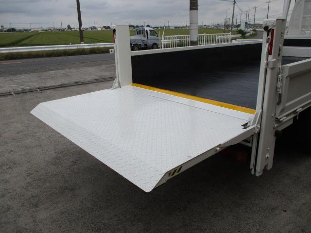 トヨエース ２ｔ　ロング　ジャストロー　垂直ゲート　ラジコン付　ＡＴ車　衝突被害軽減ブレーキ　車線逸脱警報装置　ゲート昇降荷重８００Ｋｇ（8枚目）