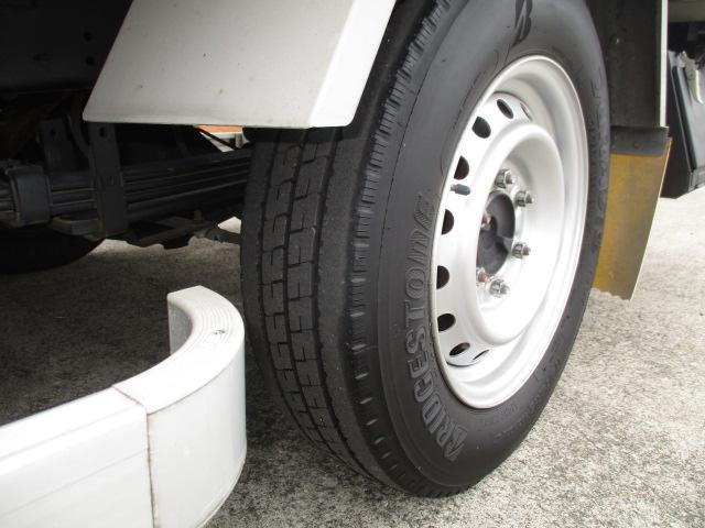 ダイナトラック ０．９５ｔ　シングルジャストロー　アルミバン　４ＷＤ　ＡＴ車　４枚観音　バックカメラ　フルタイム４ＷＤ（23枚目）
