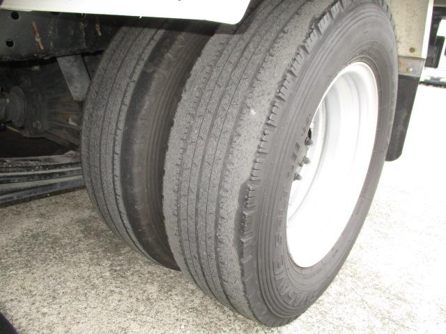 エルフトラック ２ｔ　フルフラットロー　アコーディオンバン　オートマ車　バックカメラ　衝突被害軽減ブレーキ　車線逸脱警報装置　誤発進抑制装置（22枚目）