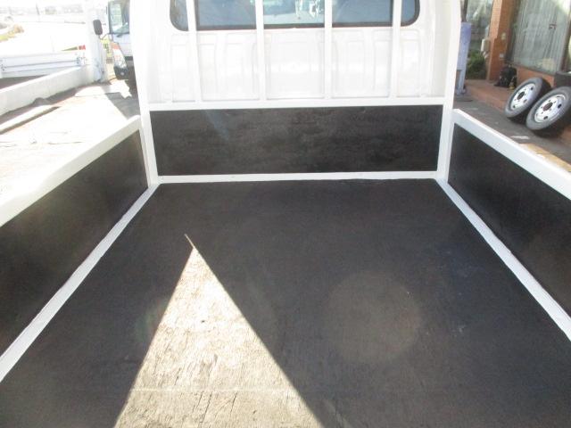 エルフトラック １．５ｔ　Ｗキャブ　フルフラットロー　４ＷＤ　オートマ車　４ＷＤ切り替え式（4枚目）