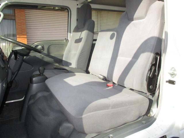 エルフトラック １．５ｔ　Ｗキャブ　フルフラットロー　４ＷＤ　オートマ車　４ＷＤ切り替え式（8枚目）