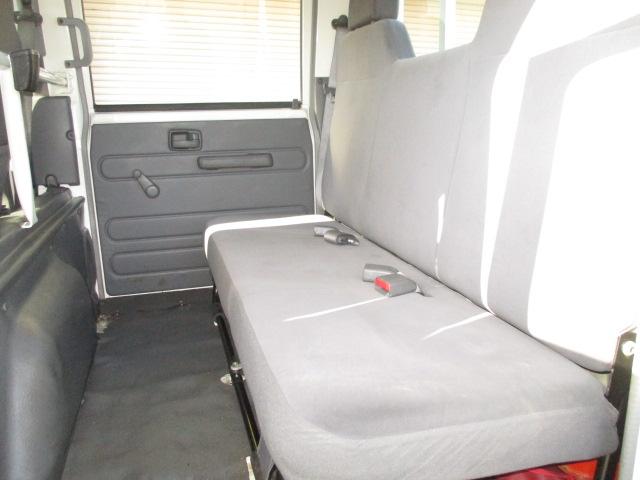 エルフトラック １．５ｔ　Ｗキャブ　フルフラットロー　４ＷＤ　オートマ車　４ＷＤ切り替え式（9枚目）