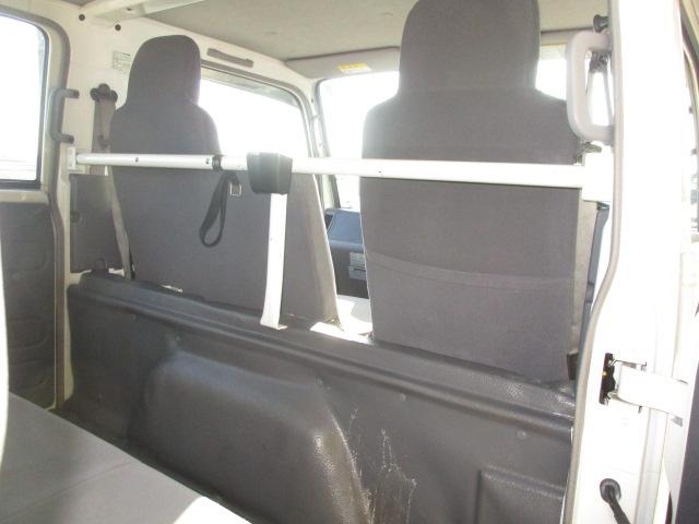 エルフトラック １．５ｔ　Ｗキャブ　フルフラットロー　４ＷＤ　オートマ車　４ＷＤ切り替え式（10枚目）