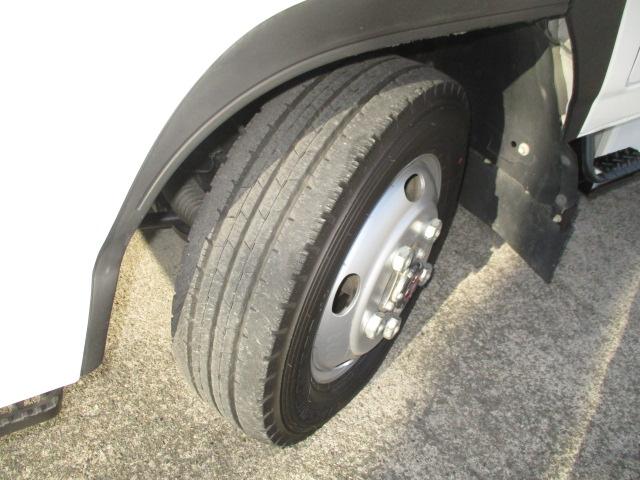 エルフトラック １．５ｔ　Ｗキャブ　フルフラットロー　４ＷＤ　オートマ車　４ＷＤ切り替え式（16枚目）