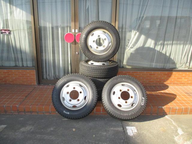 エルフトラック １．５ｔ　Ｗキャブ　フルフラットロー　４ＷＤ　オートマ車　４ＷＤ切り替え式（18枚目）