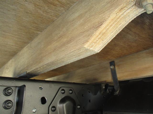 エルフトラック １．５ｔ　Ｗキャブ　フルフラットロー　４ＷＤ　オートマ車　４ＷＤ切り替え式（26枚目）