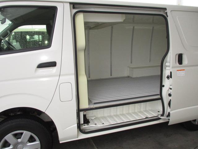 ハイエースバン 1t 冷蔵冷凍 4WD オートマ車 -22℃設定 ナビ バックカメラ フルタイム4WD(5枚目)