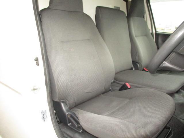 ハイエースバン １ｔ　冷蔵冷凍　４ＷＤ　オートマ車　－２２℃設定　フルタイム４ＷＤ（12枚目）