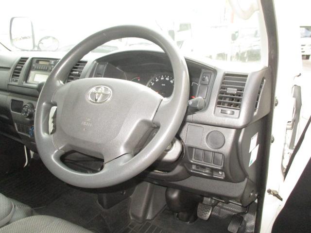 ハイエースバン １ｔ　冷蔵冷凍　４ＷＤ　オートマ車　－２２℃設定　フルタイム４ＷＤ（14枚目）