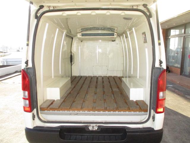 ハイエースバン １ｔ　冷蔵冷凍　４ＷＤ　オートマ車　－７℃設定）バックカメラ　電格ミラー　フルタイム４ＷＤ（4枚目）