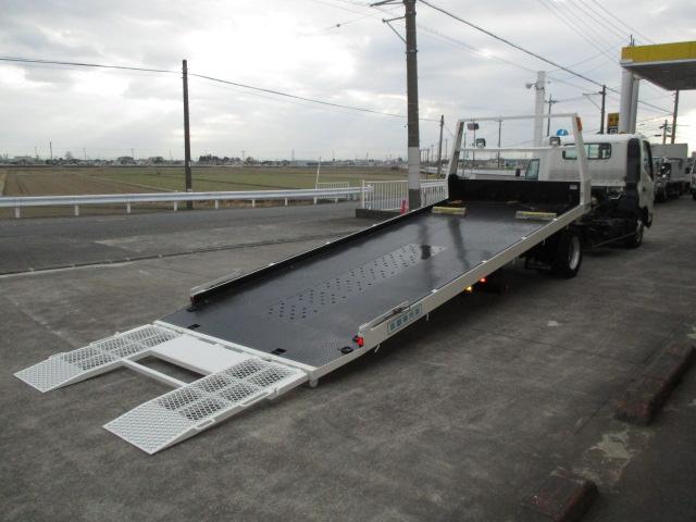 デュトロ ３ｔ　セフティーローダー　ラジコン　ナビ　衝突被害軽減ブレーキ　車線逸脱警報装置（3枚目）