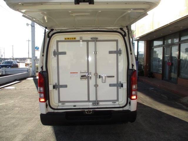ハイエースバン 0.9t 冷蔵冷凍 4WD オートマ車 -22℃設定 二重扉 フルタイム4WD バックカメラ(4枚目)