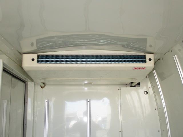 ハイエースバン 0.9t 冷蔵冷凍 4WD オートマ車 -22℃設定 二重扉 フルタイム4WD バックカメラ(9枚目)