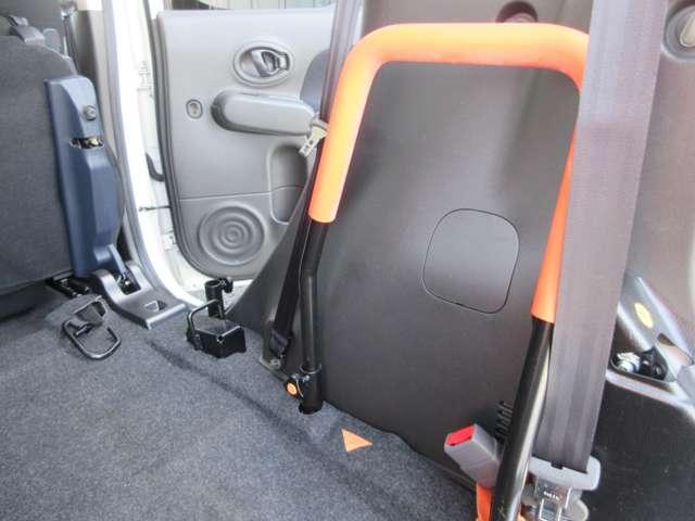 キューブ 　１５Ｘ　チェアキャブ　スロープタイプ　ベンチシートタイプ◆車椅子固定装置◆スロ－プ車椅子１基収納式◆アイドリングストップ◆インテリジェントキ－◆純正ＣＤデッキチュ－ナ－◆全国日産ワイド保証付き販売（7枚目）