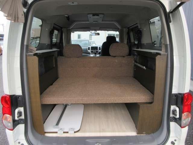 ＮＶ２００バネットワゴン プレミアムＧＸ－２Ｒ　プレミアムＧＸ－２Ｒ　日産ピーズクラフト製ツールドスタ－キャンピング仕様　街乗りサイズのＮＶ２００　ＶＡＮＥＴＴＥをベースにした車中泊モデル「ツールドスター」車中泊にも使えるキャンピング仕様です。（3枚目）