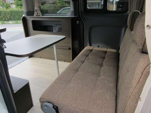 ＮＶ２００バネットワゴン プレミアムＧＸ－２Ｒ　プレミアムＧＸ－２Ｒ　日産ピーズクラフト製ツールドスタ－キャンピング仕様　街乗りサイズのＮＶ２００　ＶＡＮＥＴＴＥをベースにした車中泊モデル「ツールドスター」車中泊にも使えるキャンピング仕様です。（5枚目）