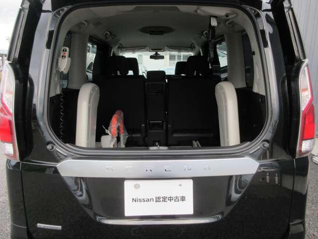セレナ 　Ｘ　チェアキャブ　リフタータイプ　ワンオ－ナ－車　電動車いす固定装置　電動リフターで大きな車いすも楽に乗車◆車いすの近くに座れて安心◆シートレイアウト、自由自在◆足が曲がらない方も乗車可能（18枚目）