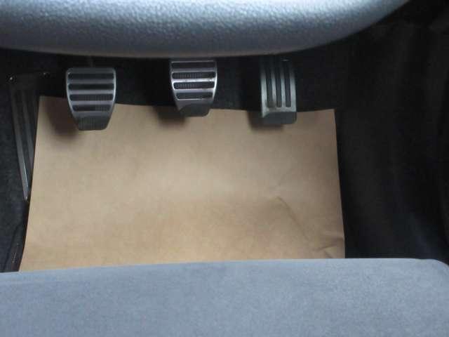 ノート ニスモ S NISMO S専用チューン◆NISMO専用チューニングRECARO製スポーツシート〈前席)◆NISMO専用ボディ補強◆NISMO専用エキゾーストテールエンド(テール径:Φ85◆NISMO16インチAW(8枚目)