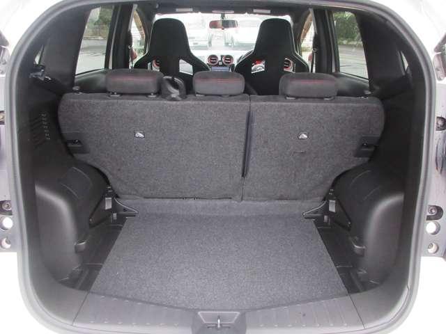 ノート ニスモ S NISMO S専用チューン◆NISMO専用チューニングRECARO製スポーツシート〈前席)◆NISMO専用ボディ補強◆NISMO専用エキゾーストテールエンド(テール径:Φ85◆NISMO16インチAW(17枚目)