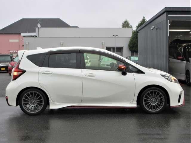 ノート ニスモ S NISMO S専用チューン◆NISMO専用チューニングRECARO製スポーツシート〈前席)◆NISMO専用ボディ補強◆NISMO専用エキゾーストテールエンド(テール径:Φ85◆NISMO16インチAW(19枚目)