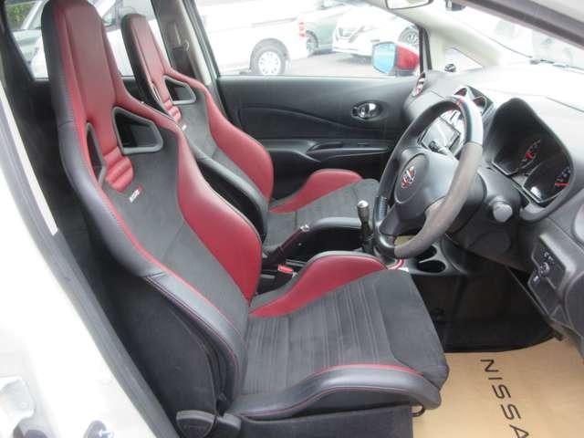 ノート ニスモ S S専用チューン◆NISMO専用チューニングRECARO製スポーツシート〈前席 ◆NISMO専用ボディ補強◆NISMOマフラ-◆NISMO16インチAW◆Mナビ・TV・ETC2.0◆バックカメラ(14枚目)