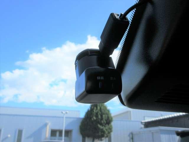 オーラ 1.2 NISMO ワンオ-ナ-車 NISMO専用チューニング プ カーテンエアバッグ エマブレ インテリキー ETC ドラレコ 車線逸脱警報 ワンセグ キーフリーシステム ダブルエアバック 定期点検記録簿 アルミホイール 運転席エアバッグ メモリーナビ ナビTV(11枚目)