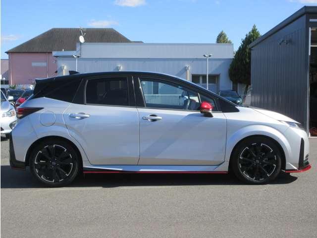 オーラ 1.2 NISMO ワンオ-ナ-車 NISMO専用チューニング プ カーテンエアバッグ エマブレ インテリキー ETC ドラレコ 車線逸脱警報 ワンセグ キーフリーシステム ダブルエアバック 定期点検記録簿 アルミホイール 運転席エアバッグ メモリーナビ ナビTV(19枚目)