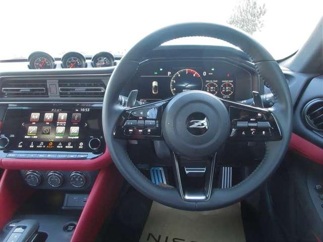 フェアレディZ 3.0 バージョン ST ワンオ-ナ-車 BOSEサウンド 9M-ATx レ 衝突軽減システム レーンキープ オートクルーズ Bモニタ 盗難防止システム ワンオーナ アルミホイール LEDヘッドライト 禁煙車 ナビTV スマートキー ETC キーレス ドライブレコーダー(4枚目)