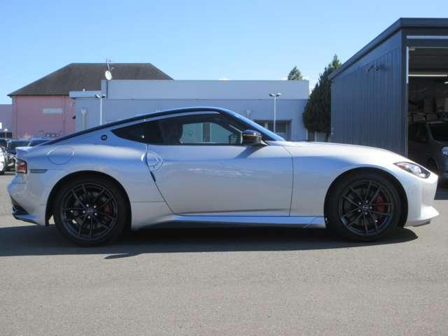 フェアレディZ 3.0 バージョン ST ワンオ-ナ-車 BOSEサウンド 9M-ATx レ 衝突軽減システム レーンキープ オートクルーズ Bモニタ 盗難防止システム ワンオーナ アルミホイール LEDヘッドライト 禁煙車 ナビTV スマートキー ETC キーレス ドライブレコーダー(19枚目)