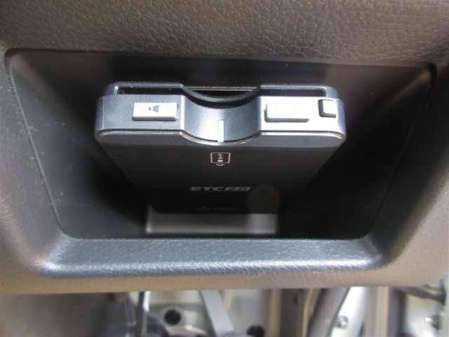 キャラバン 2.0 DX ロングボディ ワンオ-ナ-車 エマ-ジェンシ-ブレ-キ 踏み間違い衝突防止 エアバック キーレスエントリー マニュアルエアコン パワステ Wエアバック パワーウィンドウ ETC ABS 記録簿 盗難防止システム ワンオーナー 禁煙車 車線逸脱警報装置(3枚目)