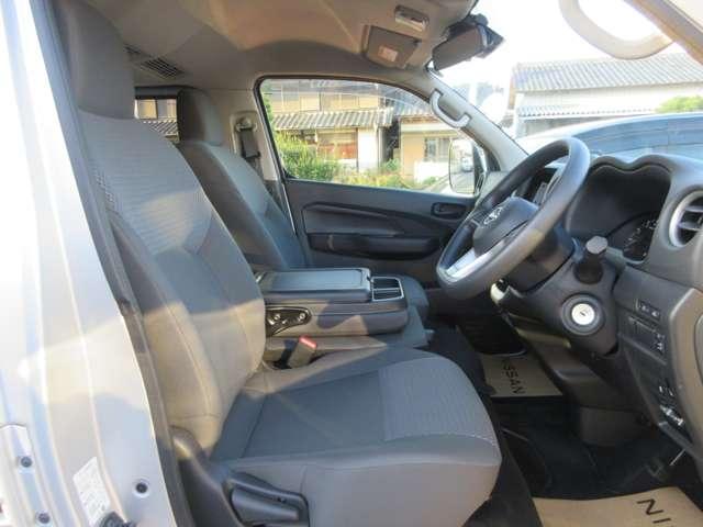 キャラバン 2.0 DX ロングボディ ワンオ-ナ-車 エマ-ジェンシ-ブレ-キ 踏み間違い衝突防止 エアバック キーレスエントリー マニュアルエアコン パワステ Wエアバック パワーウィンドウ ETC ABS 記録簿 盗難防止システム ワンオーナー 禁煙車 車線逸脱警報装置(12枚目)