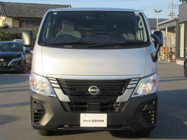 キャラバン 2.0 DX ロングボディ ワンオ-ナ-車 エマ-ジェンシ-ブレ-キ 踏み間違い衝突防止 エアバック キーレスエントリー マニュアルエアコン パワステ Wエアバック パワーウィンドウ ETC ABS 記録簿 盗難防止システム ワンオーナー 禁煙車 車線逸脱警報装置(16枚目)